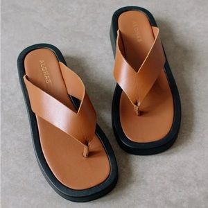 Alphas Sandals